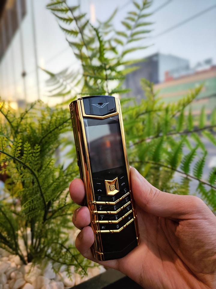 Vertu هاتف   الاصلي بتصميم فاخر - 1SATOR.SHOP